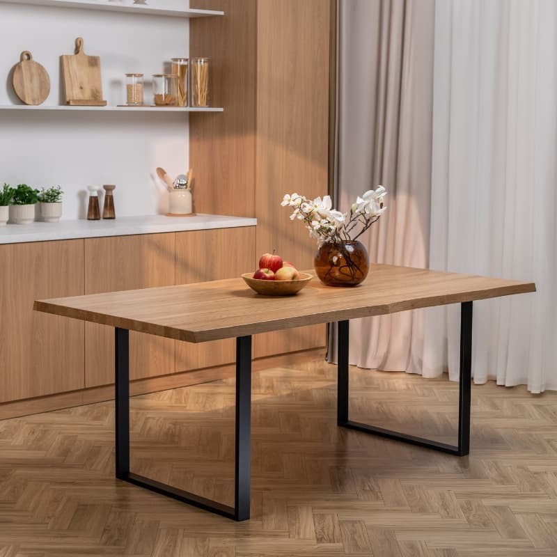 Jak optycznie powiększyć wnętrze drewnem i dobrze dobrać meble do małego mieszkania?